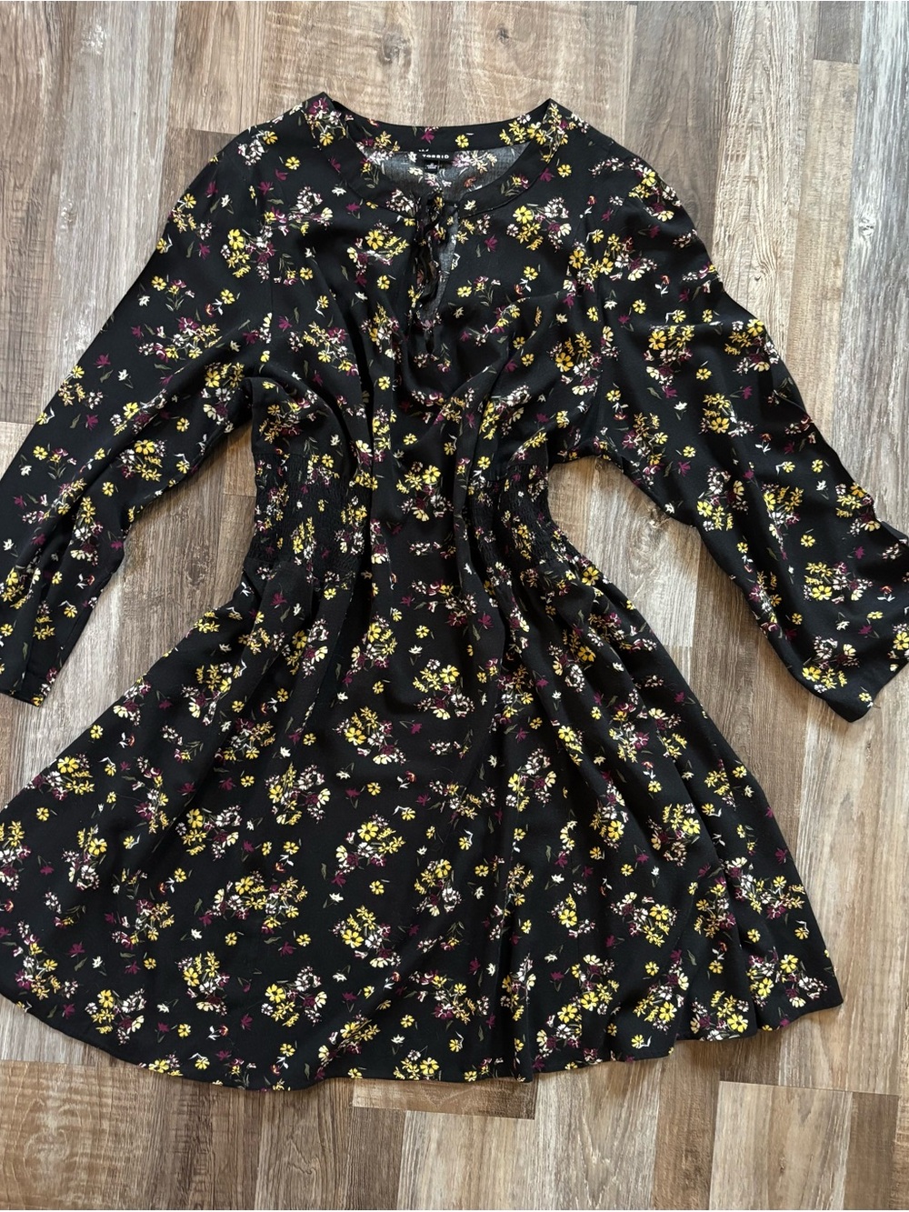 Women’s Black Floral Long-Sleeve Dress
